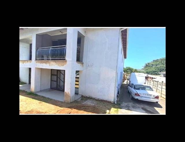6 BEDROOM HOUSE FOR SALE IN BLUFF